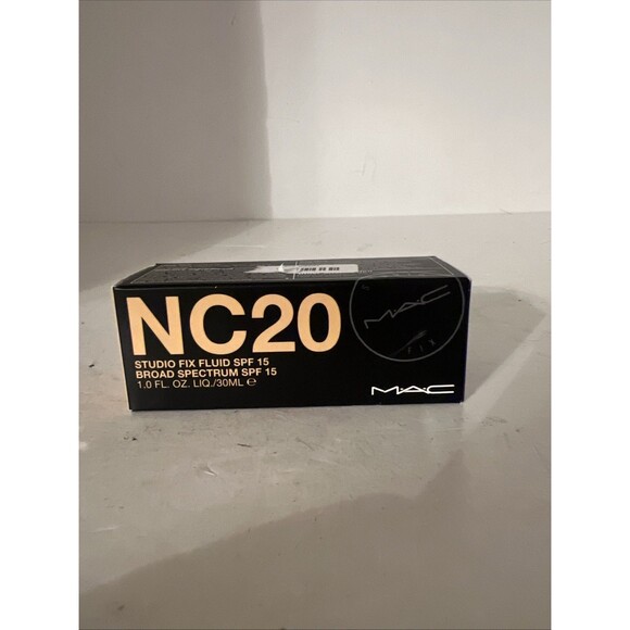 MAC Studio Fix Fluid SPF 15 NC20 1 Oz Clear (M6JC17) New With Box Foundation - Picture 1 of 5